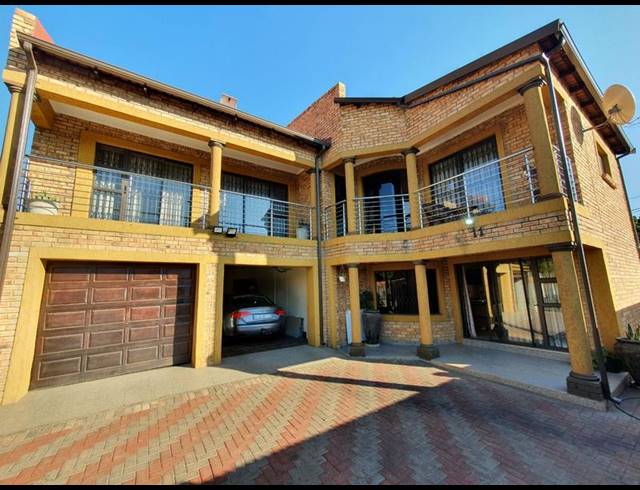 5 BEDROOM HOUSE FOR SALE IN THE ORCHARDS